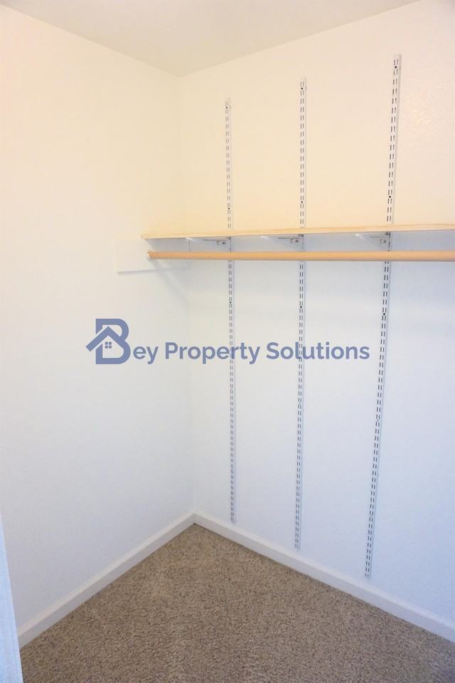 365 Zenon Way - Photo 4 of 20