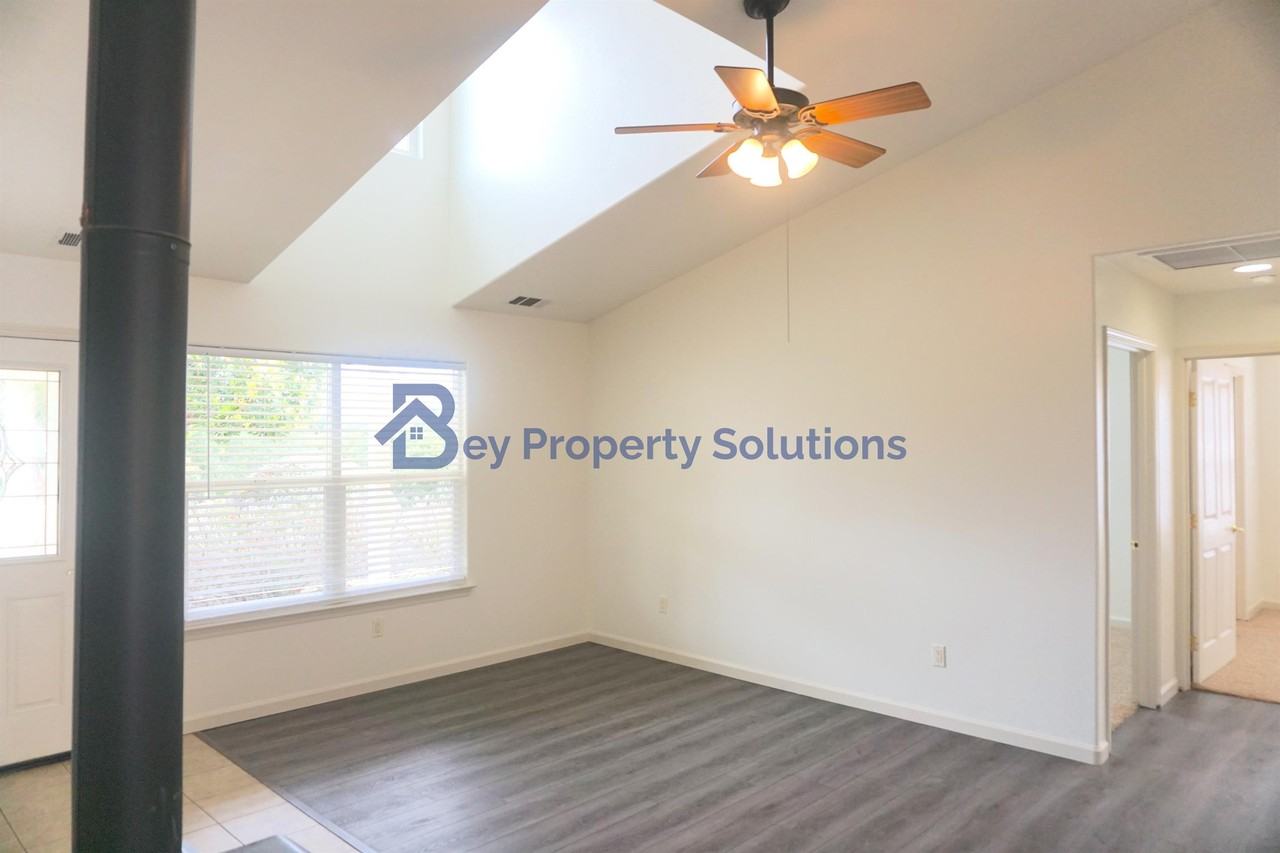 365 Zenon Way - Photo 5 of 20