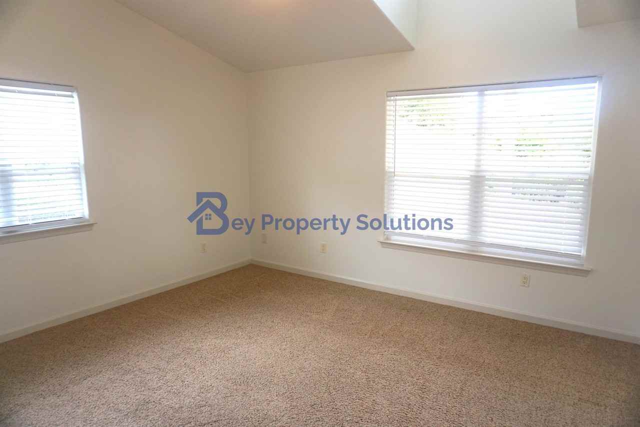 365 Zenon Way - Photo 6 of 20