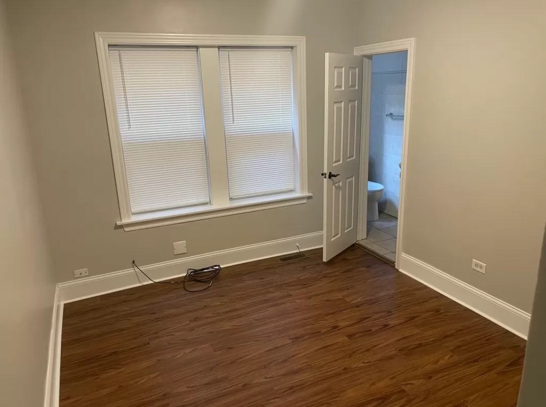 6046 S Rhodes Ave #1 - Photo 4 of 11