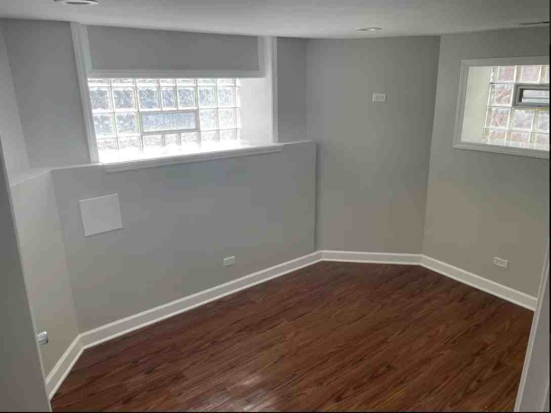 6046 S Rhodes Ave #1 - Photo 2 of 11