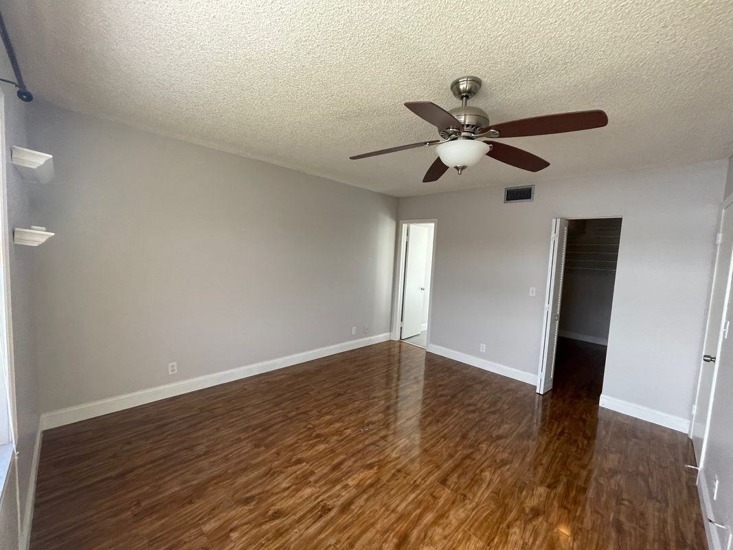 11344 Taft St - Photo 3 of 20