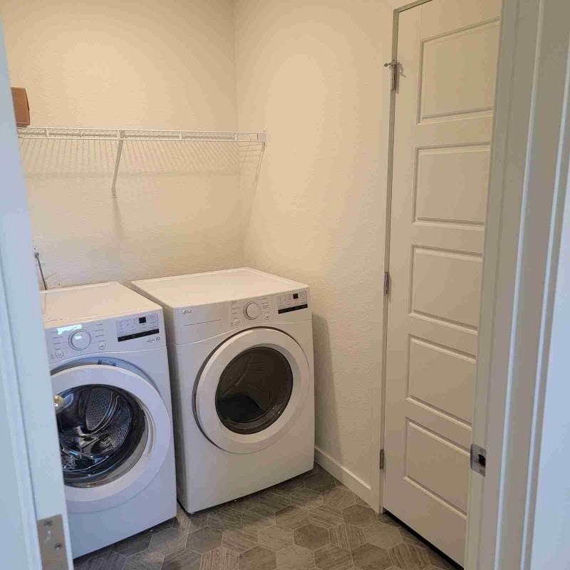 323 Condor Way - Photo 4 of 11