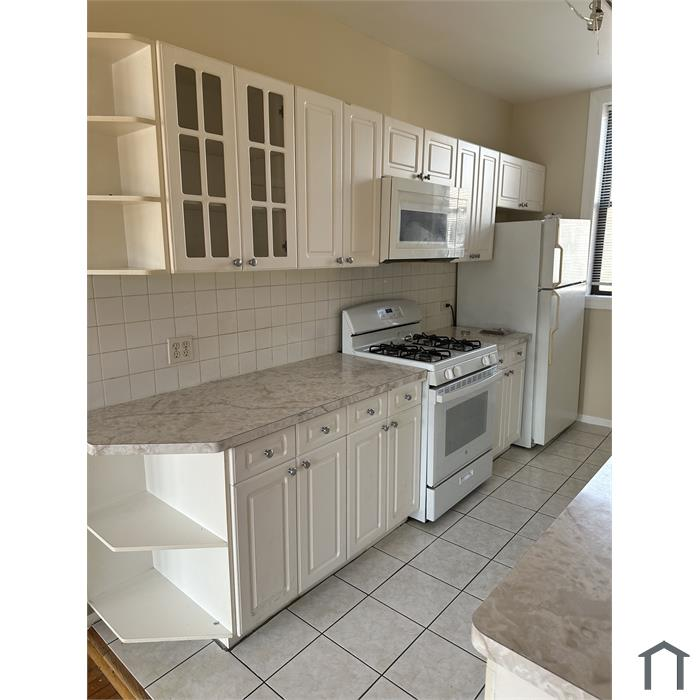 5730 S King Dr #3C - Photo 2 of 5