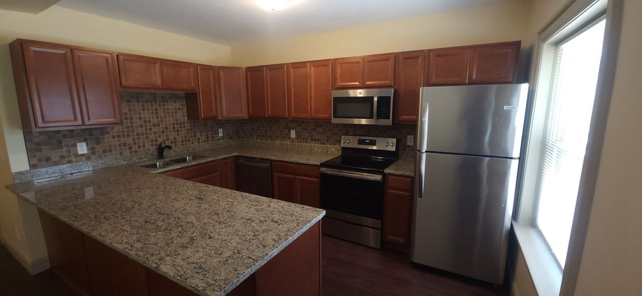 1416 E State St Apartments - Photo 2 of 26