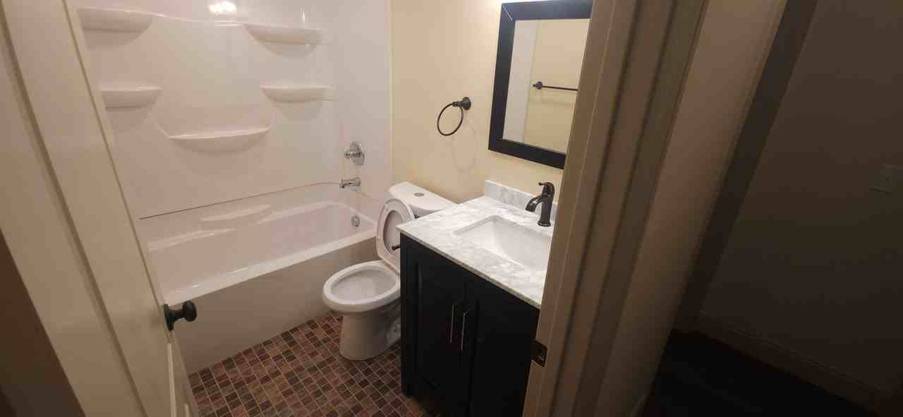 1416 E State St Apartments - Photo 4 of 26