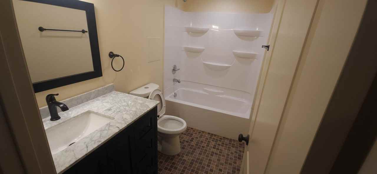 1416 E State St Apartments - Photo 7 of 18