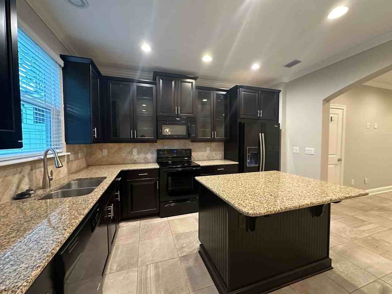 91 Richmond Dr - Photo 3 of 27