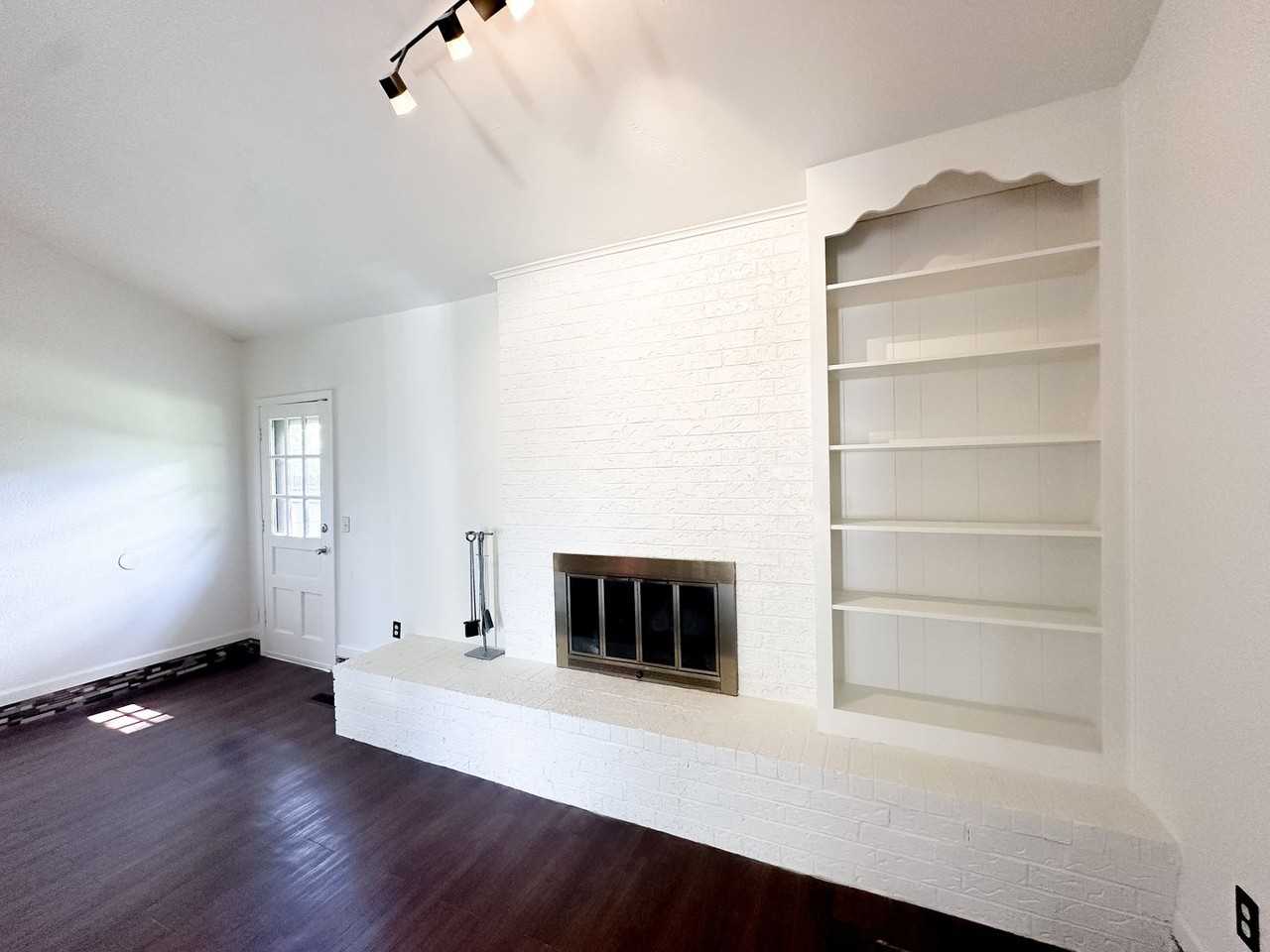 909 Cherrywood Ln - Photo 2 of 15