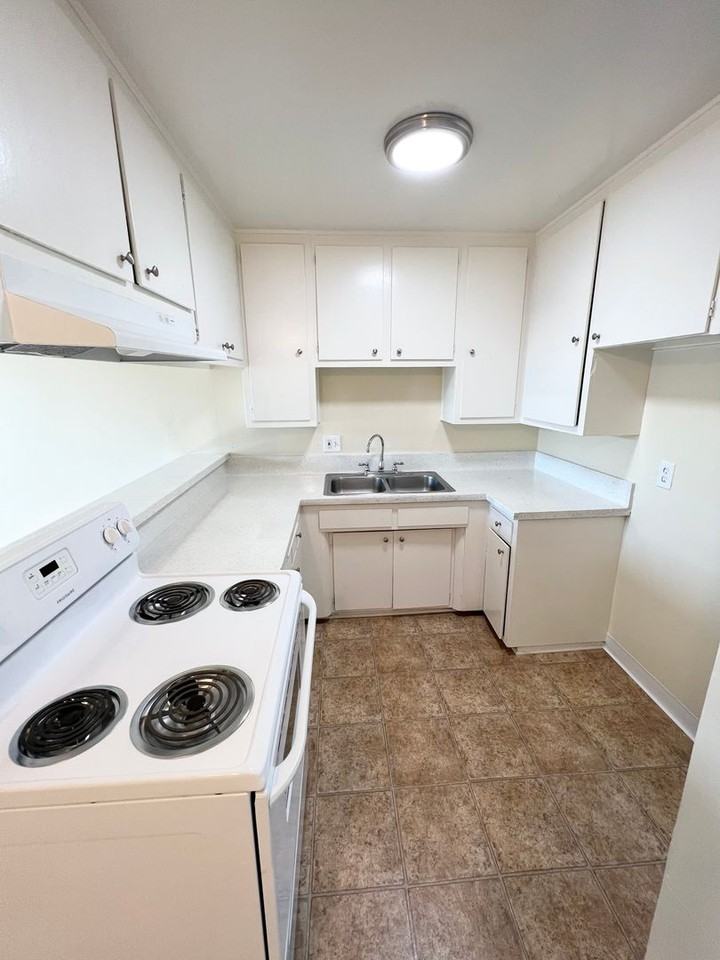 CHADRON - Photo 7 of 14