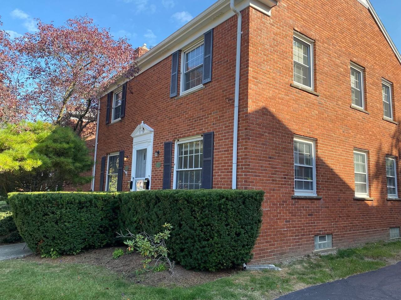 877 Henrietta St - Photo 2 of 9