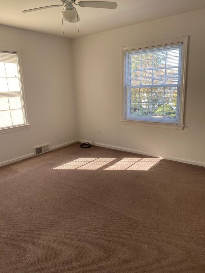 877 Henrietta St - Photo 6 of 9