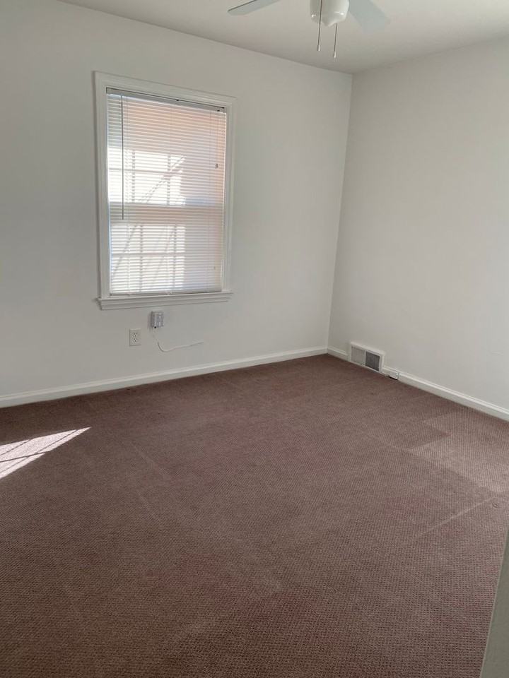 877 Henrietta St - Photo 7 of 9