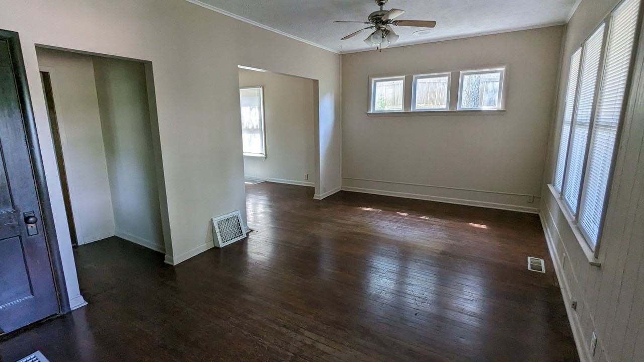 137 Nicholas St - Photo 2 of 19