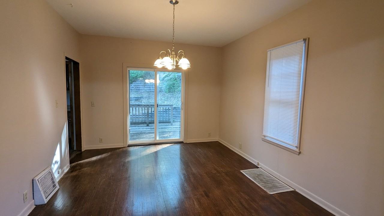 137 Nicholas St - Photo 3 of 19