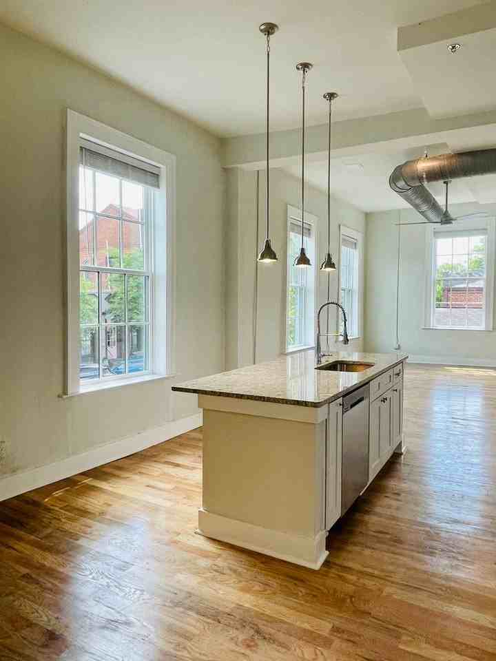 140 West Washington - Photo 7 of 31