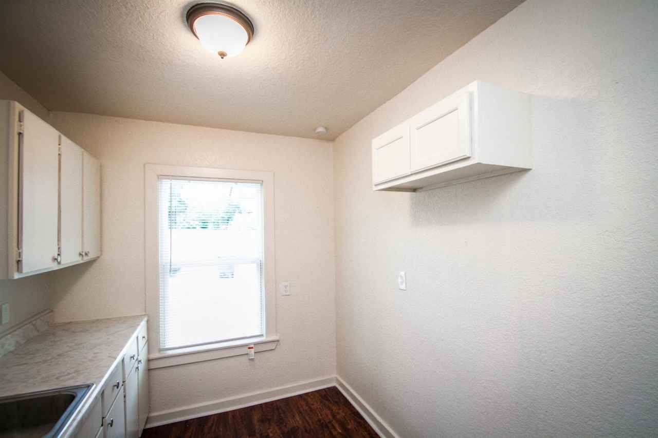 936 Poinsettia - Photo 7 of 31