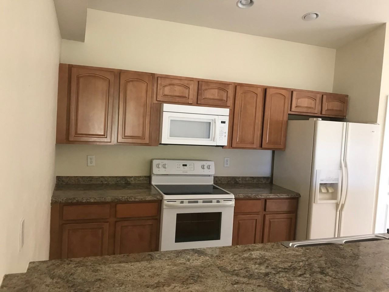 601 Se 5th St - Photo 2 of 7