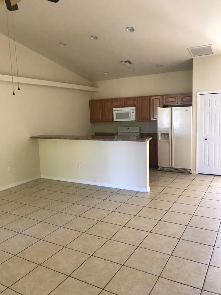 601 Se 5th St - Photo 3 of 7