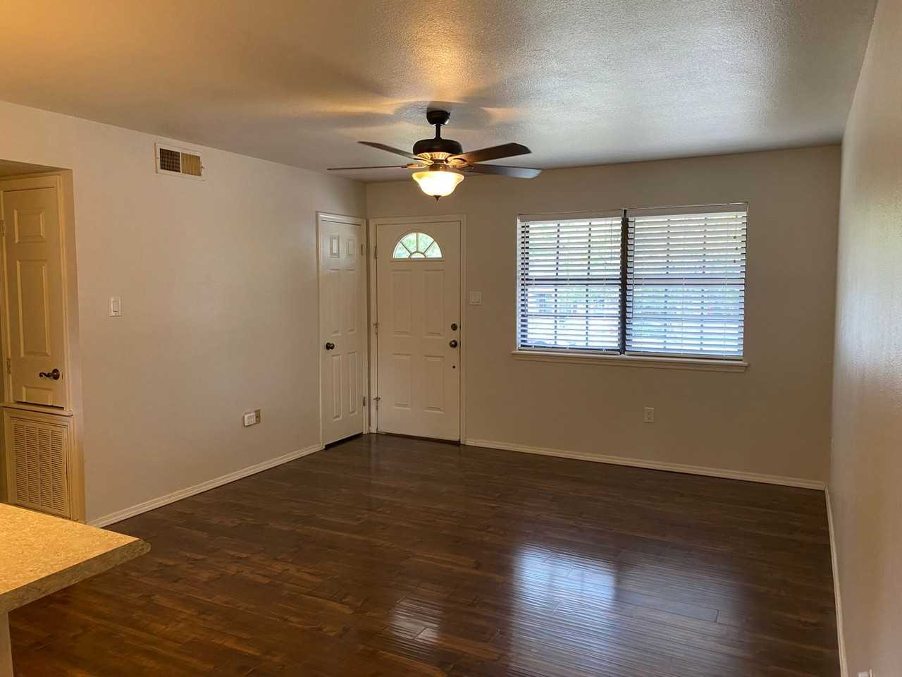606 Shadow Dr - Photo 2 of 16