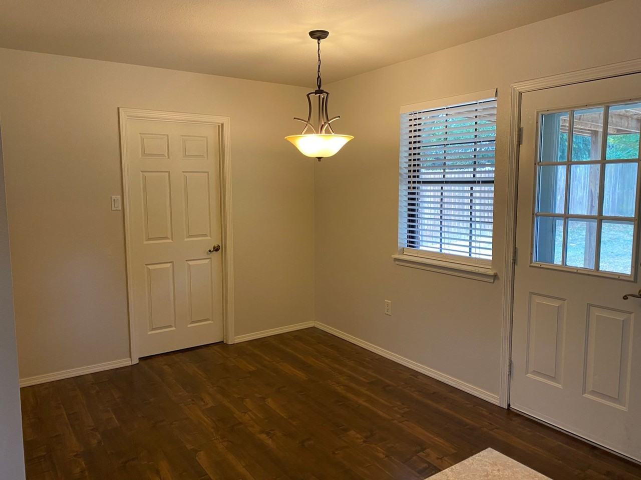606 Shadow Dr - Photo 3 of 16