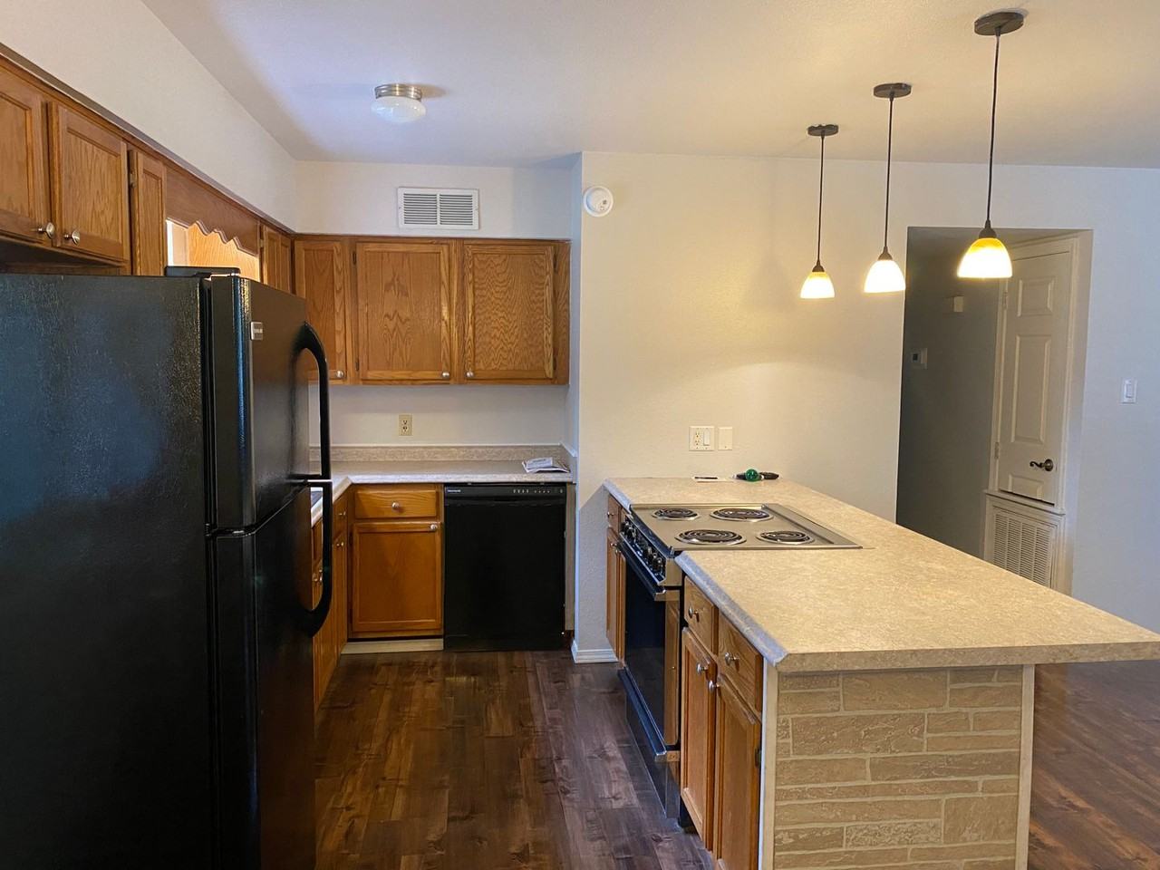 606 Shadow Dr - Photo 4 of 16