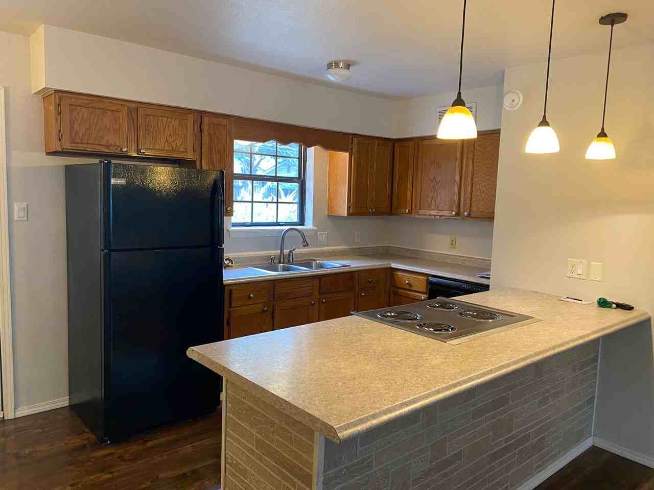 606 Shadow Dr - Photo 5 of 16