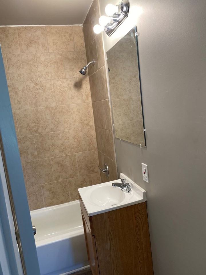 252 Roosevelt St - Photo 2 of 12