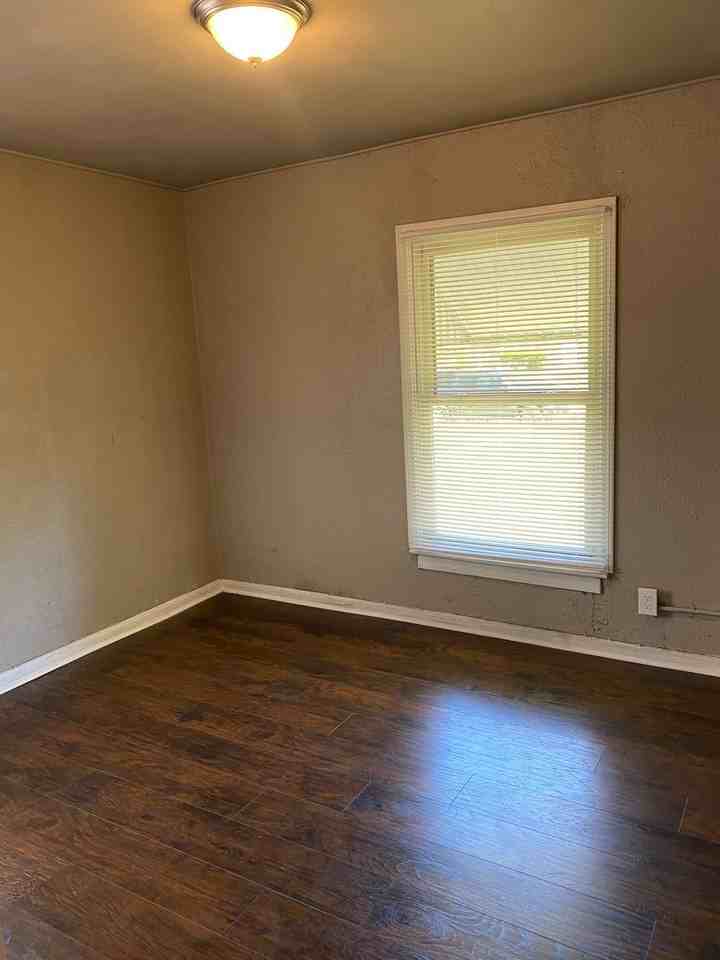 252 Roosevelt St - Photo 4 of 12