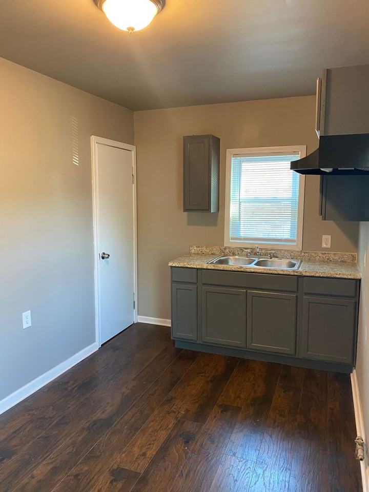 252 Roosevelt St - Photo 5 of 12