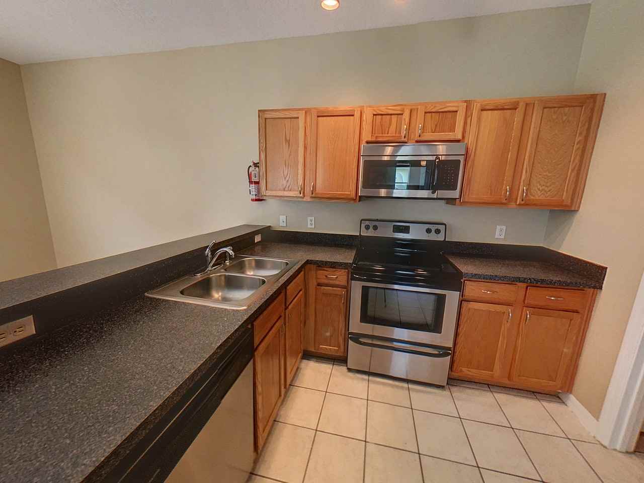 124 Hammock Ct - Photo 3 of 15