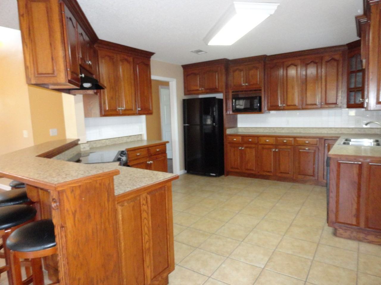 180 Oak St - Photo 3 of 11