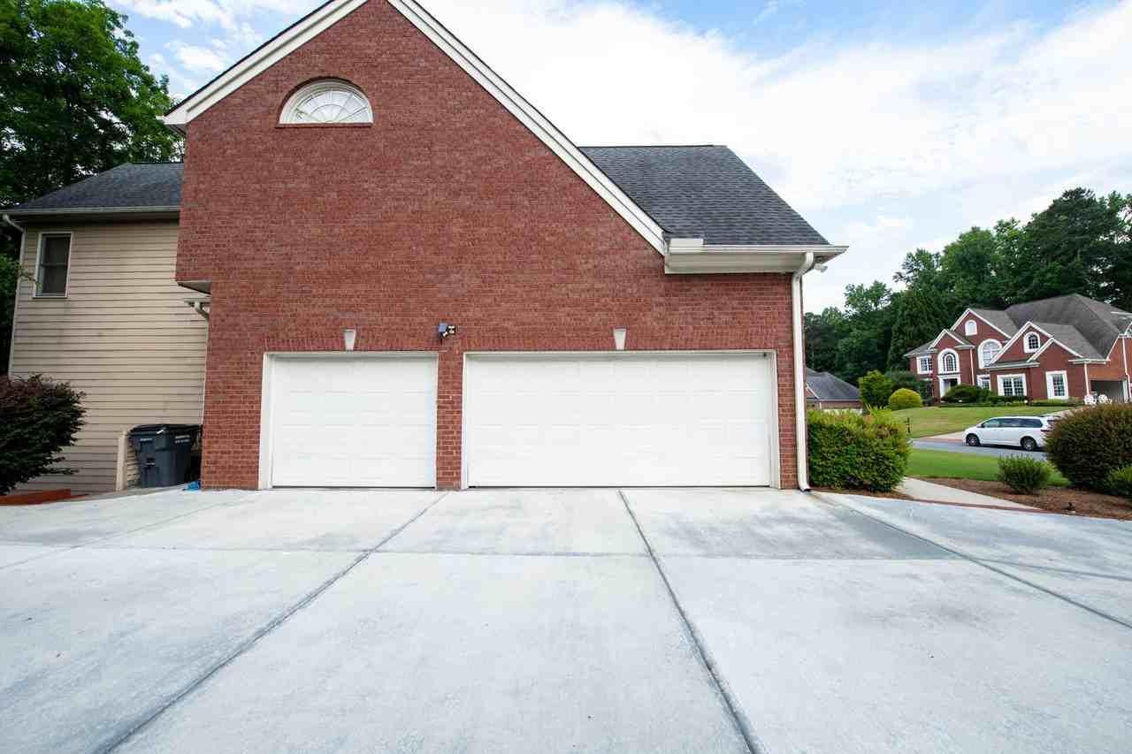 4785 Waterhaven Bnd - Photo 2 of 16
