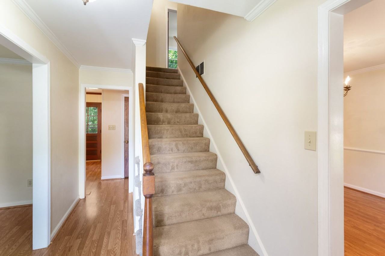 106 Rowe Dr - Photo 2 of 21