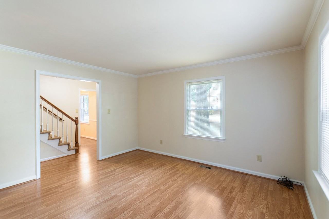106 Rowe Dr - Photo 3 of 21