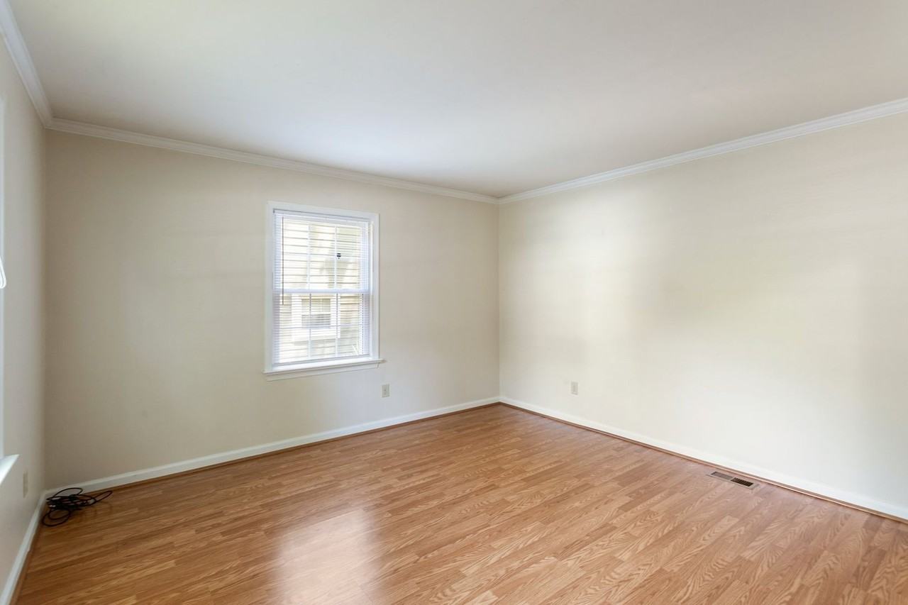 106 Rowe Dr - Photo 4 of 21