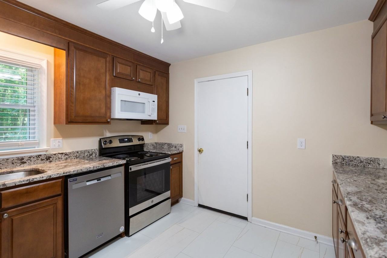 106 Rowe Dr - Photo 6 of 21