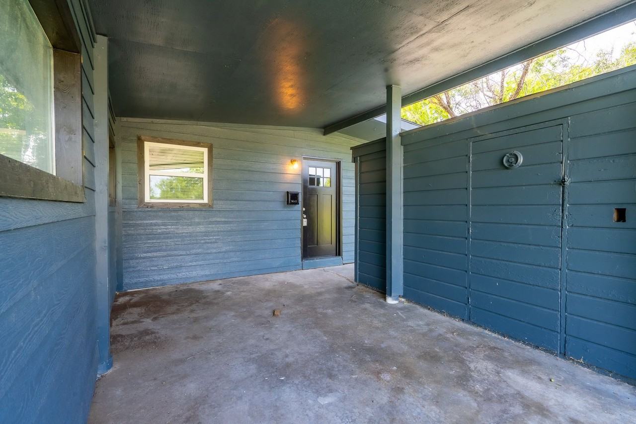 2413 N Oswego Ave - Photo 3 of 14