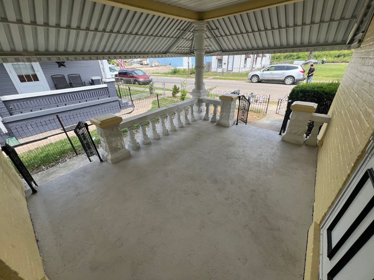 1634 Mclain St - Photo 3 of 21