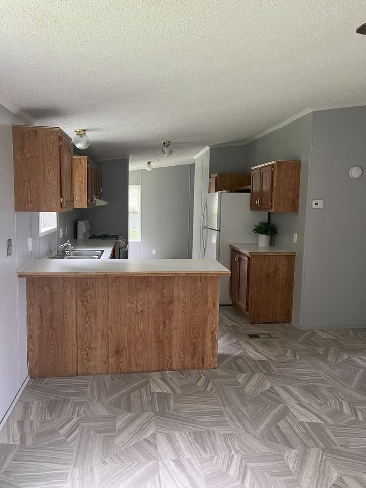 3920 W 13th St - Photo 2 of 13