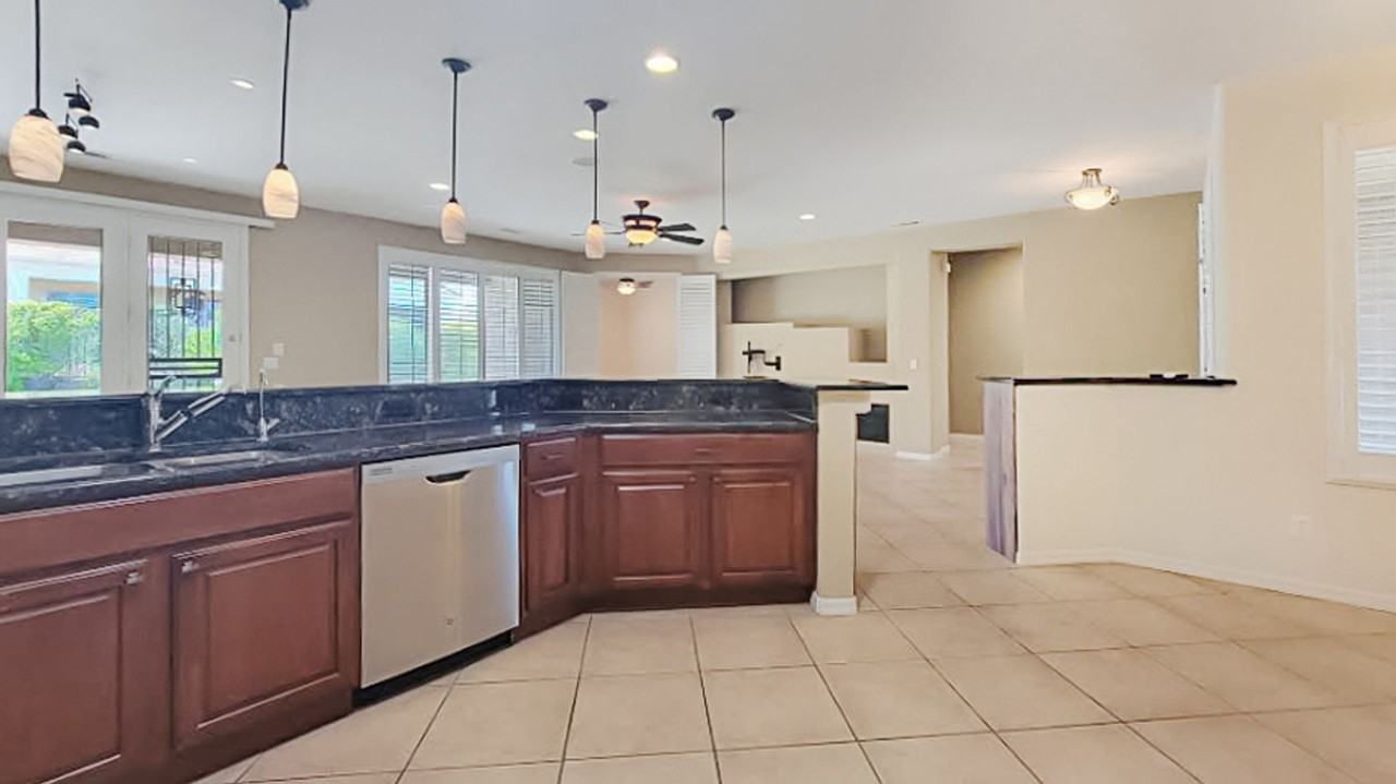 26505 W Burnett Rd - Photo 7 of 43