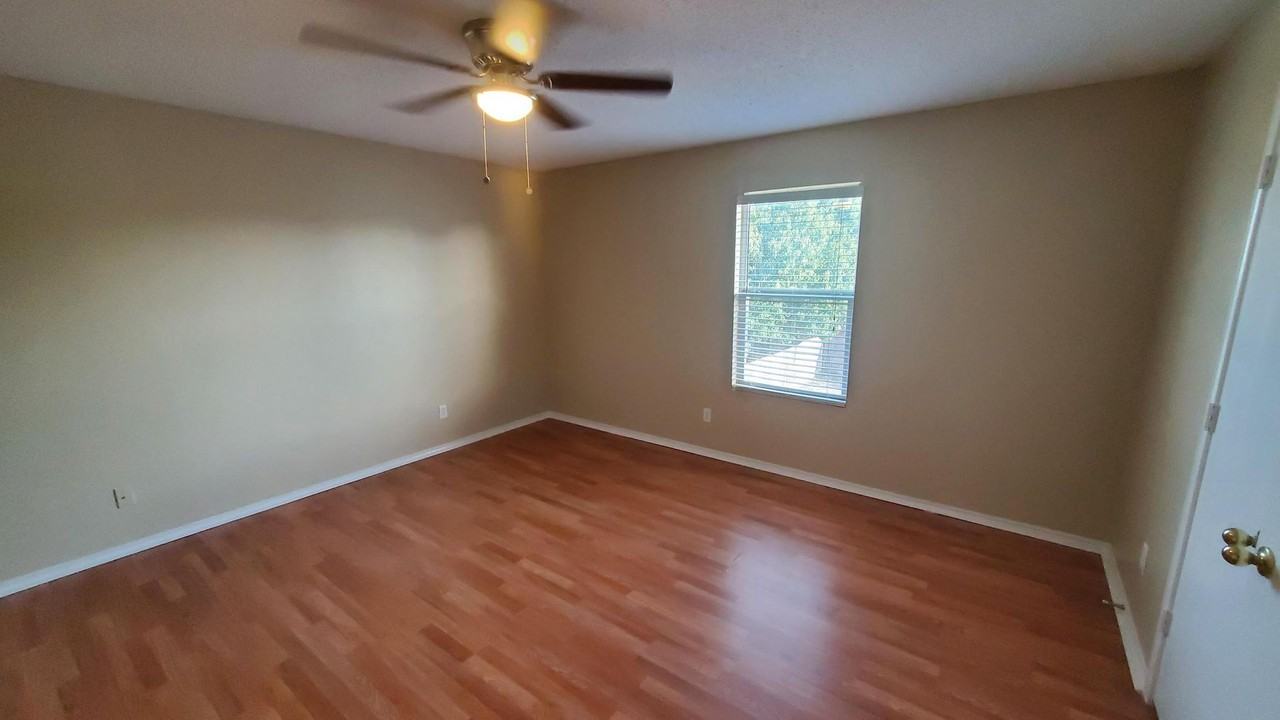 1400 Coral Reef Ln - Photo 2 of 18