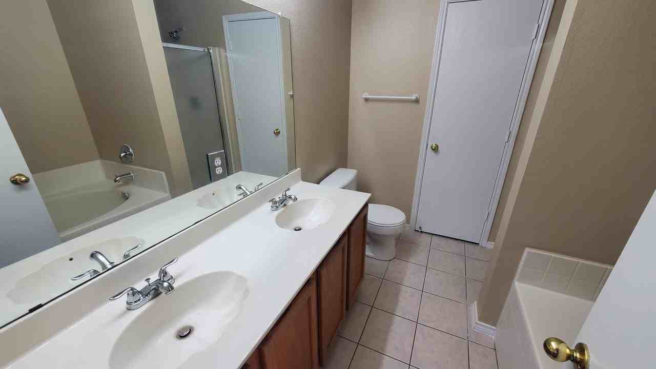 1400 Coral Reef Ln - Photo 3 of 18