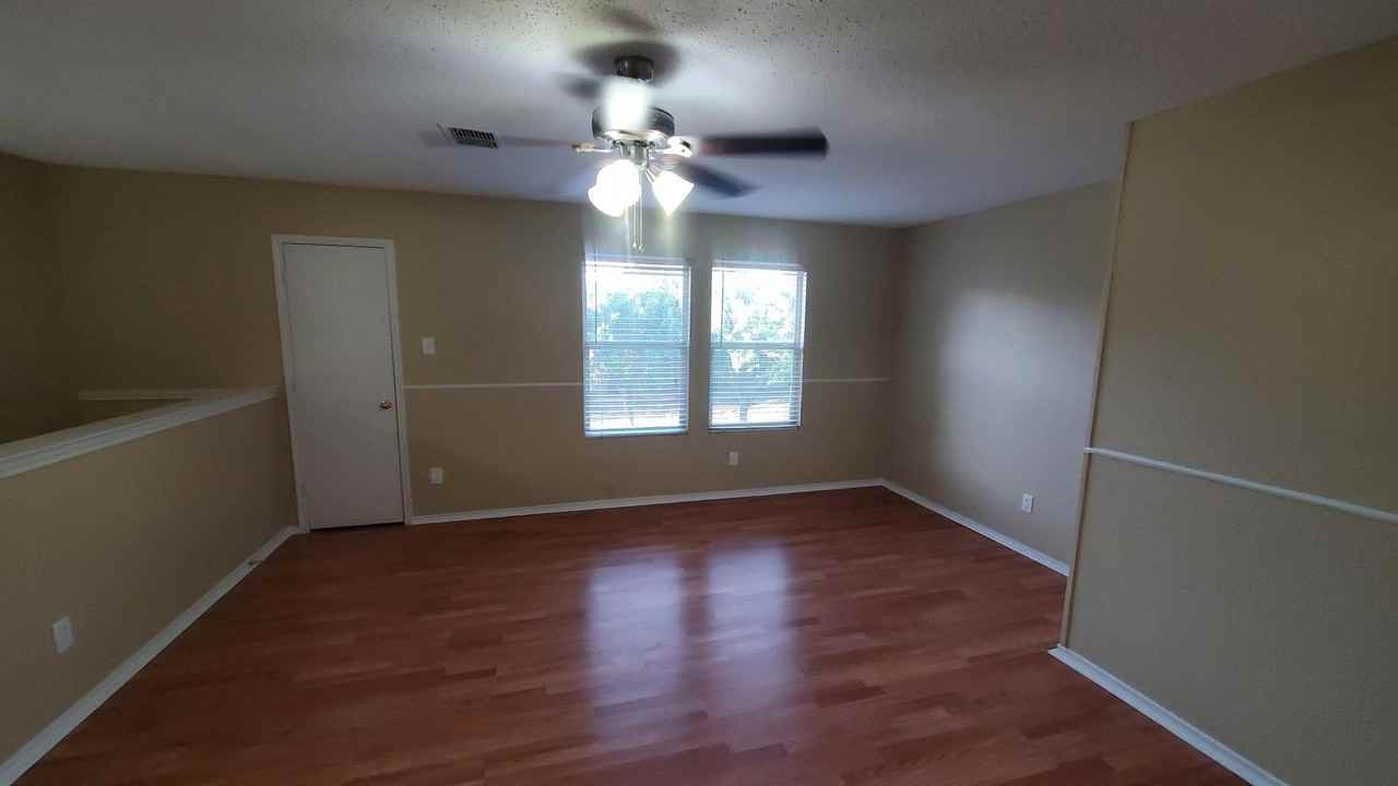 1400 Coral Reef Ln - Photo 4 of 18