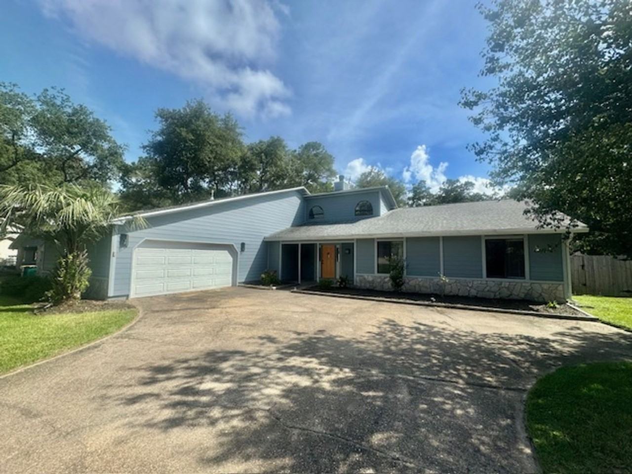 708 Caribbean Way - Photo 2 of 35