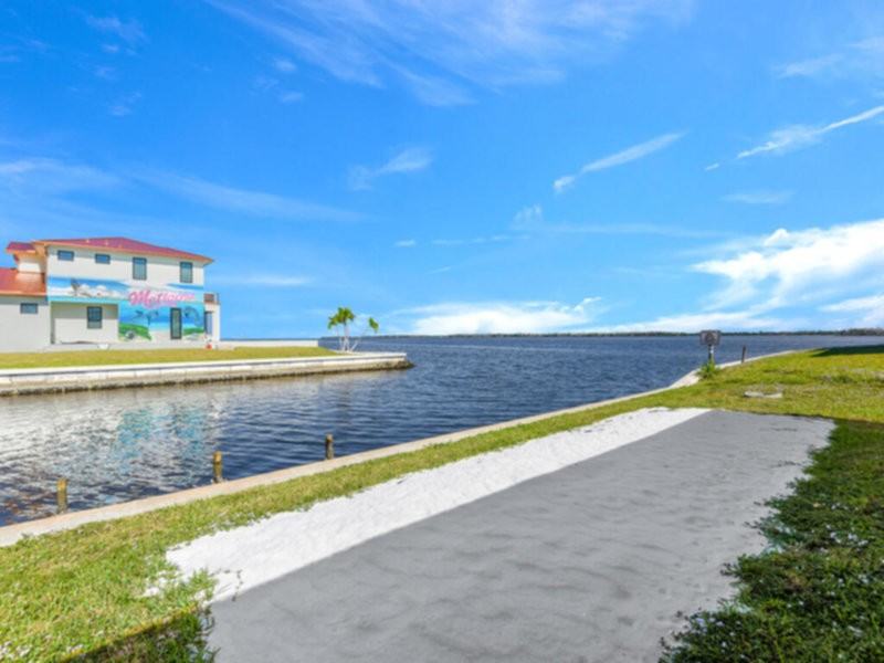 2790 Cheryl St - Photo 2 of 38