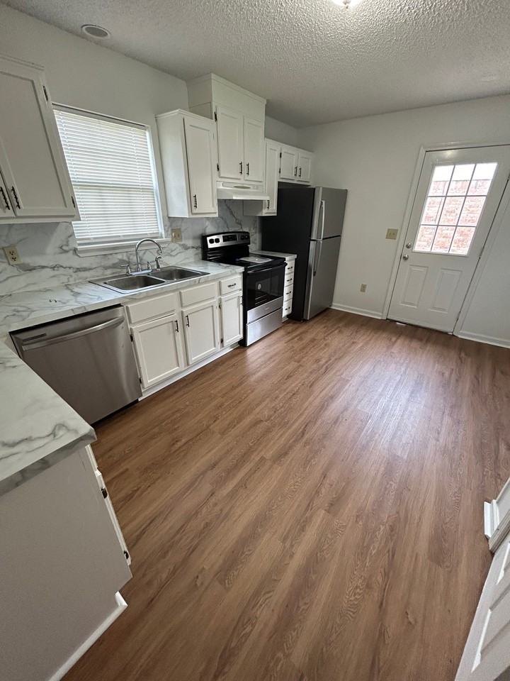 723 E Park St #1 - Photo 2 of 5