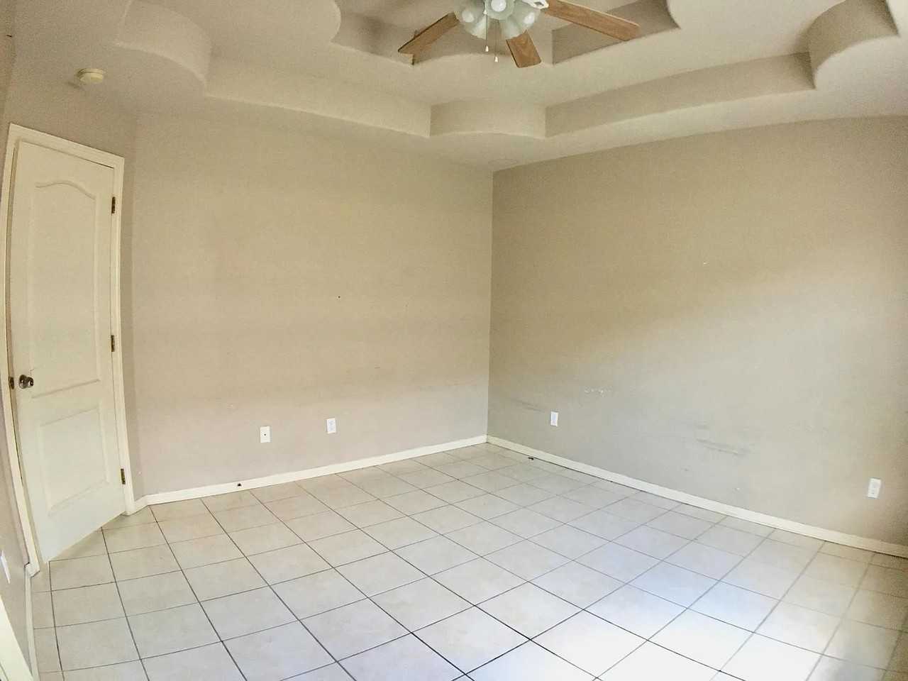 805 W Bronze Dr #3 - Photo 3 of 11