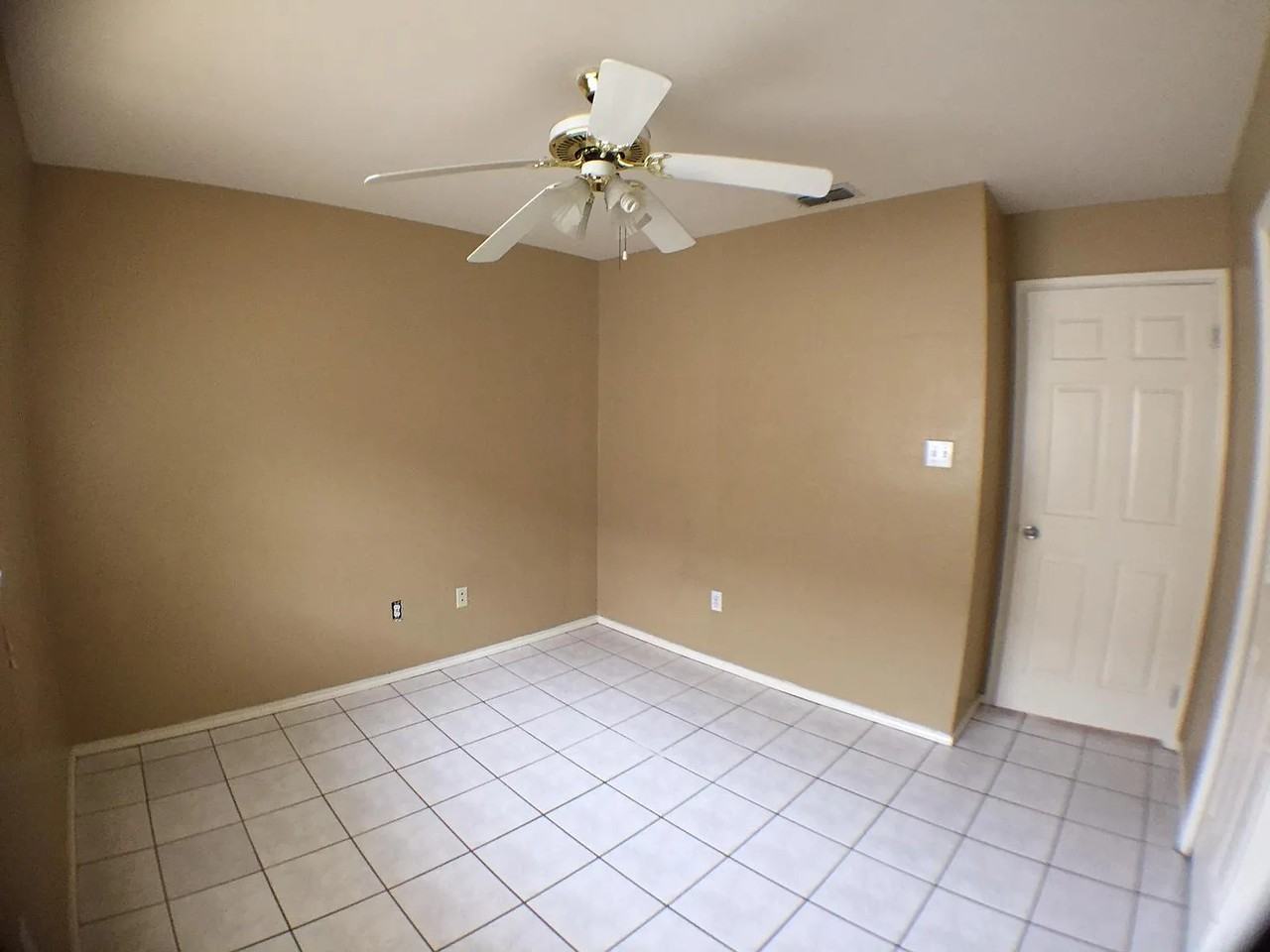 805 W Bronze Dr #3 - Photo 4 of 11