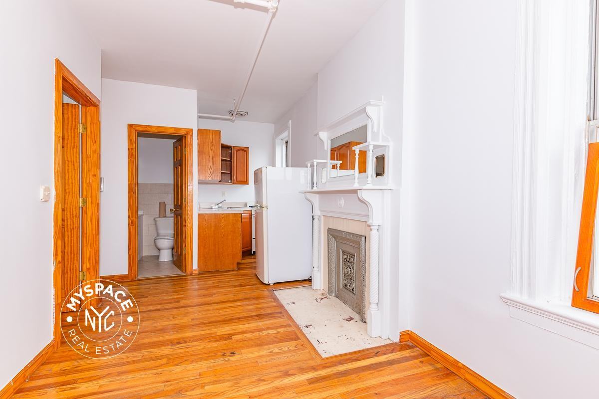1119 Bergen St #5B - Photo 2 of 7